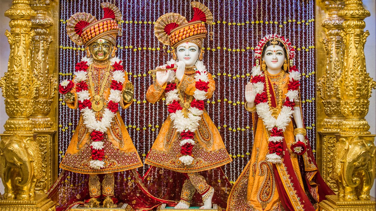 Shri Harikrishna Maharaj and Shri Radha-Krishna Dev, 5 July 2017
