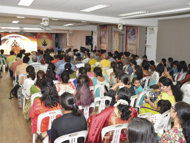 Devotees during the assembly