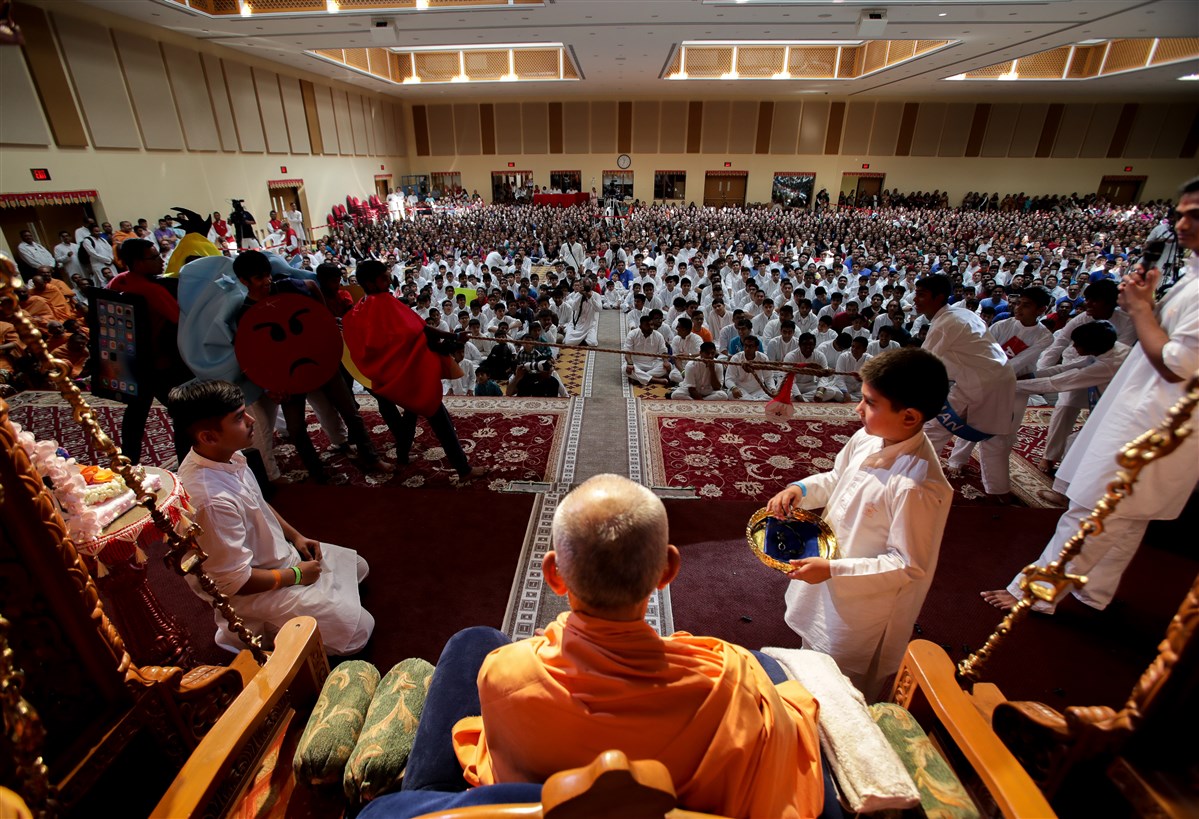Swamishri engaged in the program