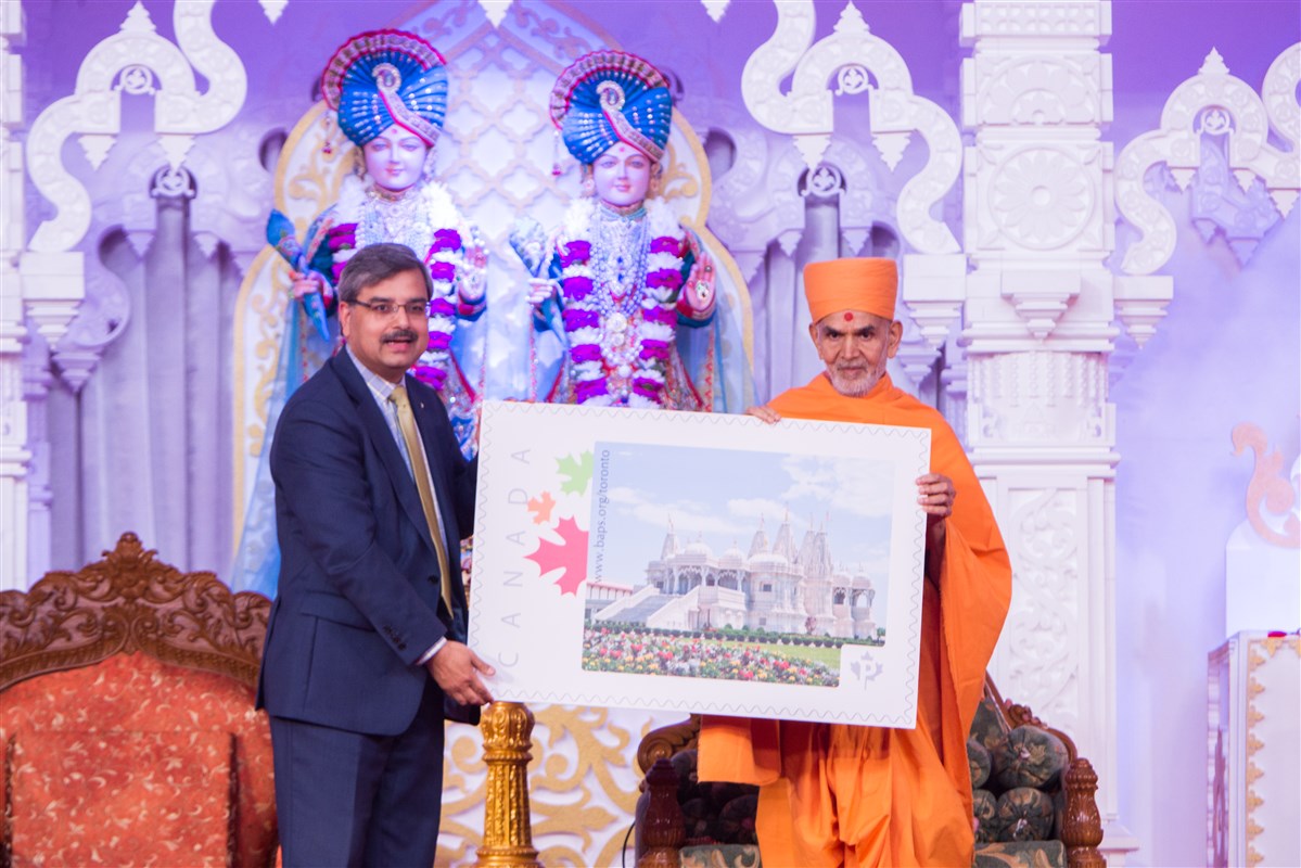 Swamishri inaugurates a new custom Canadian Postal Stamp honoring the BAPS Shri Swaminarayan Mandir, Toronto, Canada
