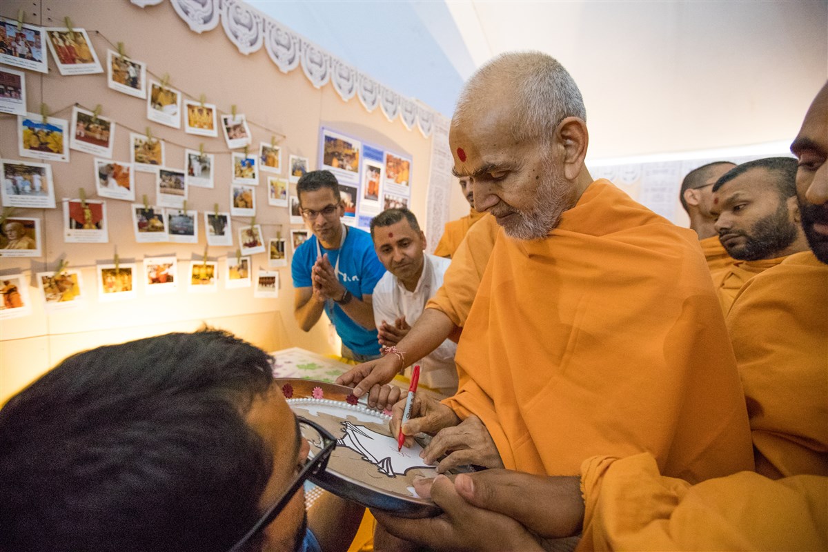 Swamishri visits an exhibition portraying the history of the BAPS Shri Swaminarayan Mandir, Toronto, ON, Canada