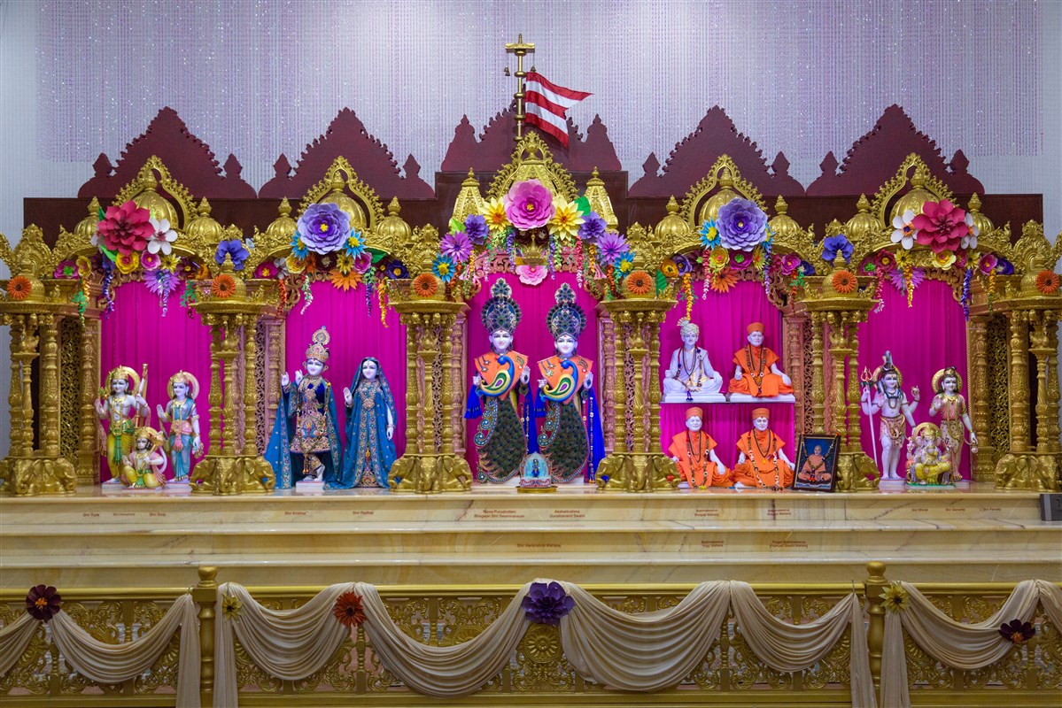 Murti Darshan at BAPS Shri Swaminarayan Mandir, San jose