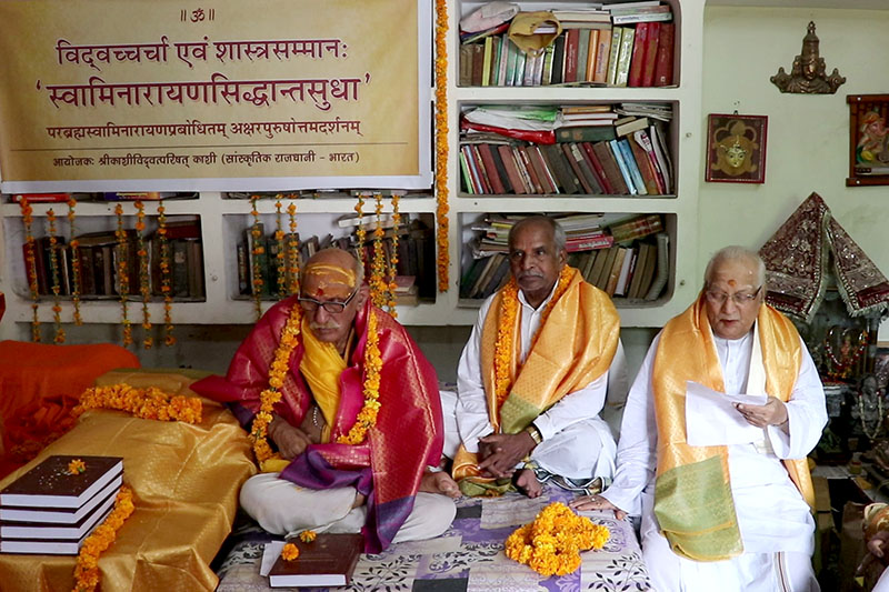 Maha-Mantri of Śrī Kāśī Vidvat Parisad, Mahamahopadhyaya Shri Shivji Upadhyaya announces the letter of declaration