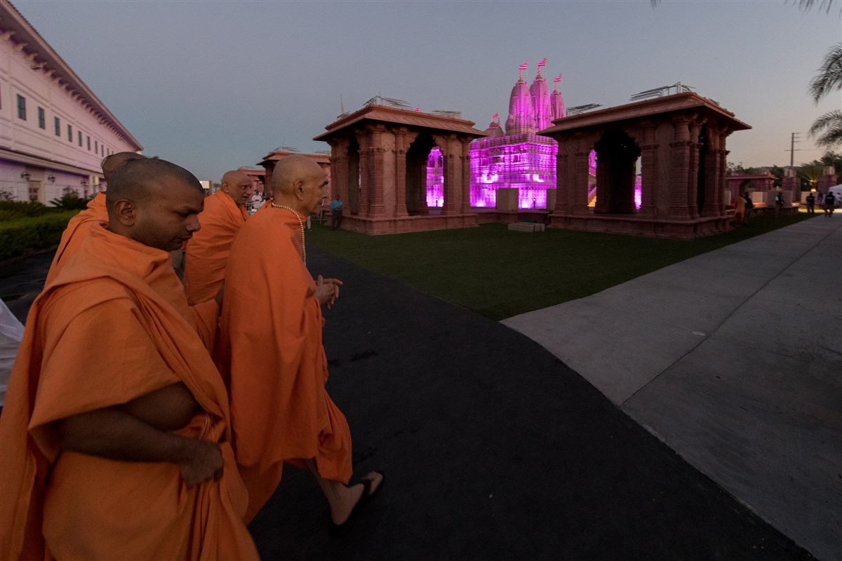 Swamishri walks behind the Mandir in the evening