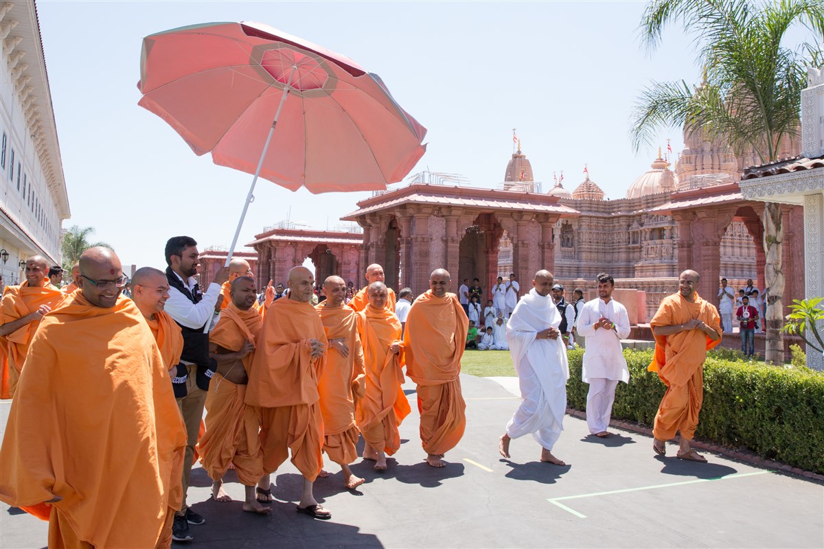Swamishri walks behind the Mandir in the afternoon