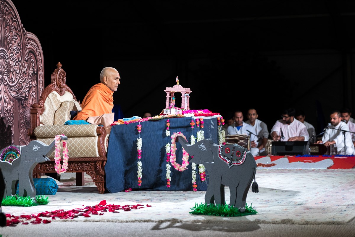 Swamishri engrossed in in morning puja 