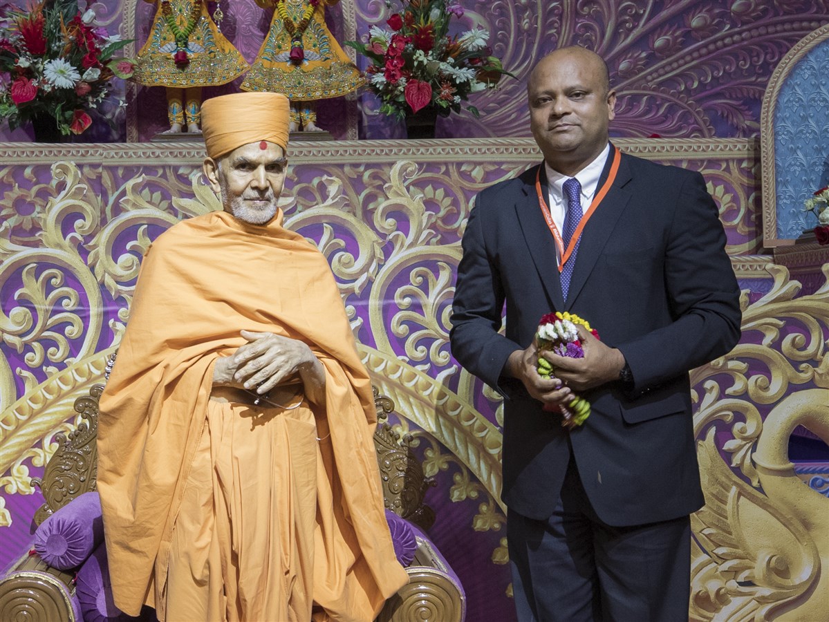 Swamishri with Consul General of India, Anupam Ray