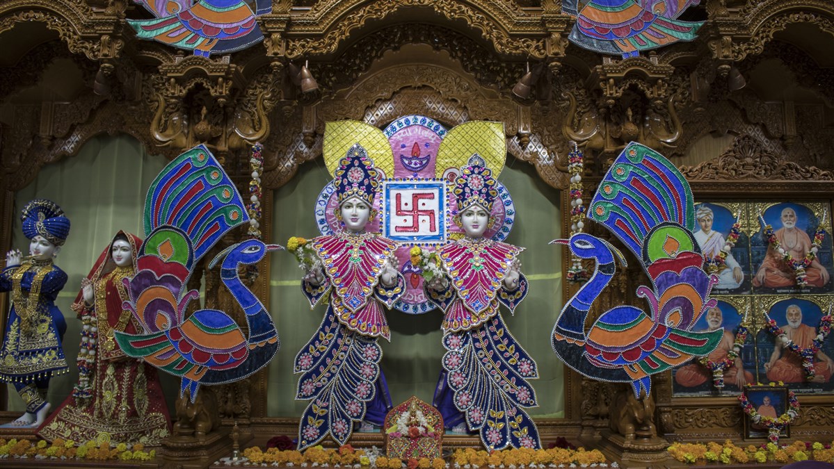 Murti Darshan at BAPS Shri Swaminarayan Mandir, Dallas, TX