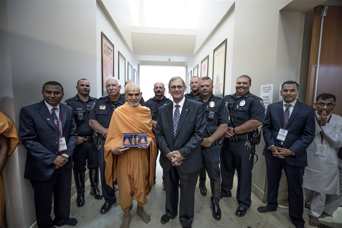 Swamishri with the City of Irving Mayor, Rick Stopfer and the City of Irving Police