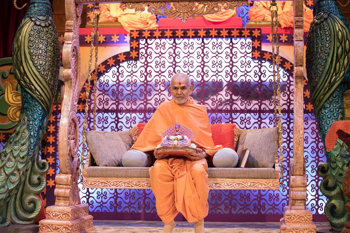 Swamishri with Shri Harikrishna Maharaj on a swing, 23 August 2017