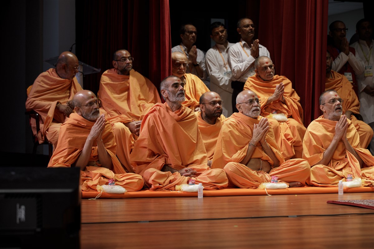 Swamis engrossed in Swamishri's darshan