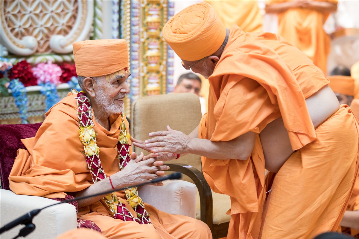 Swamishri with Pujya Ishwarcharandas Swami