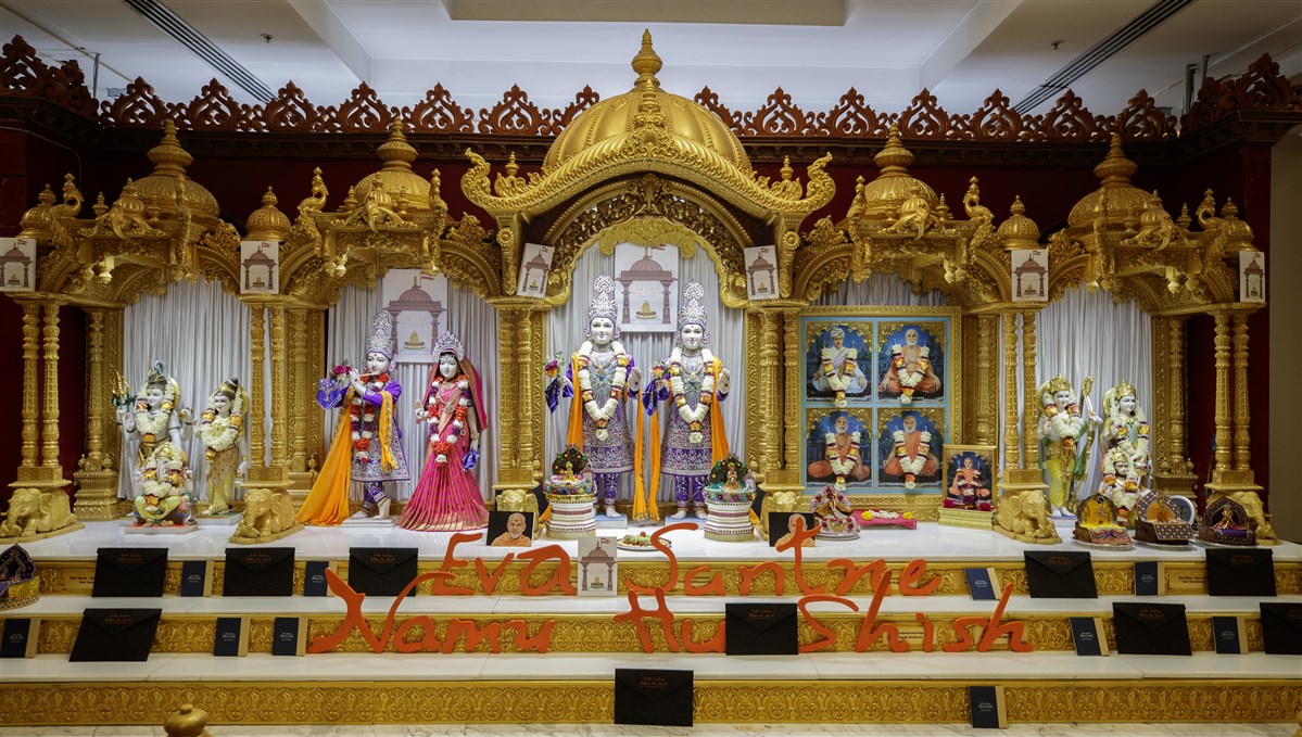 Murti Darshan at BAPS Shri Swaminarayan Mandir, Edison, NJ, USA