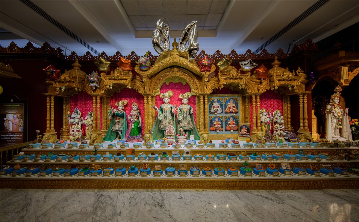 Murti Darshan at BAPS Shri Swaminarayan Mandir, Edison, NJ, USA