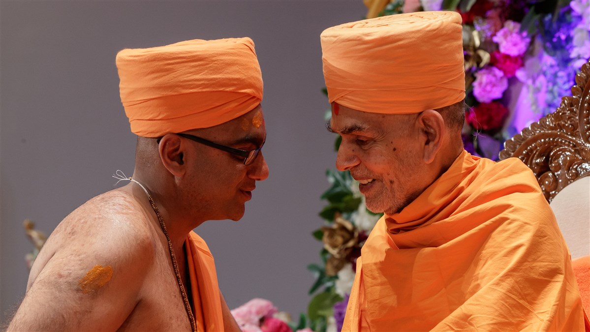 Swamishri gives bhagwati diksha
