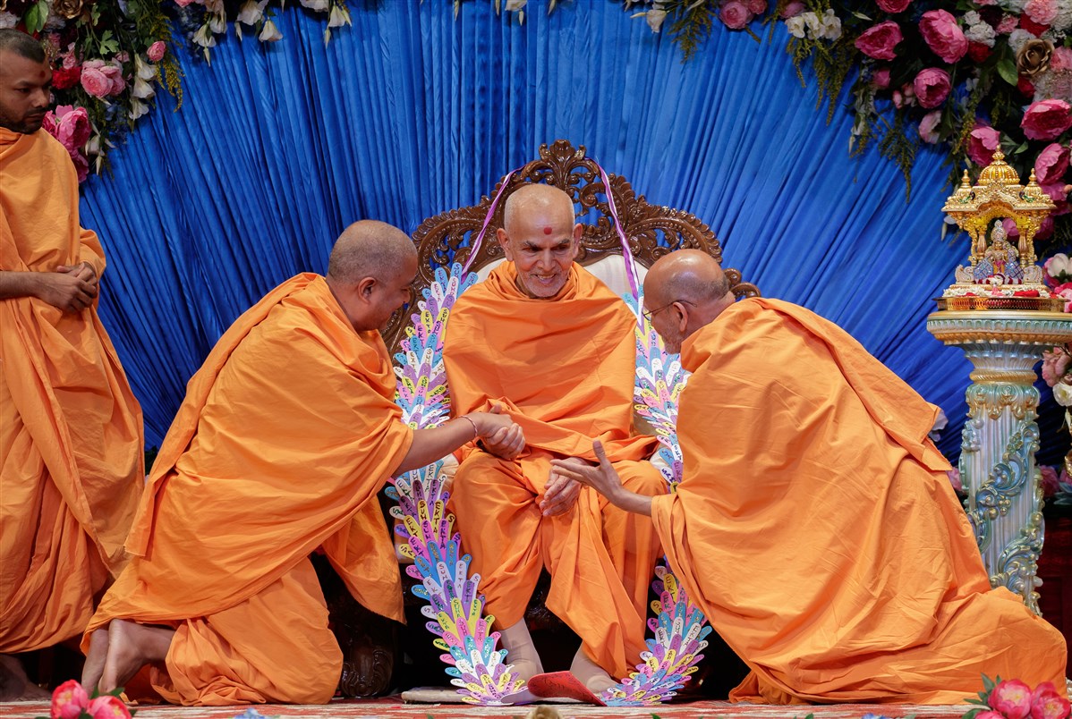 Swamis garland Swamishri