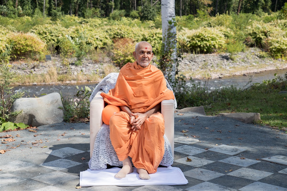Swamishri in a divine mood, 18 September 2017