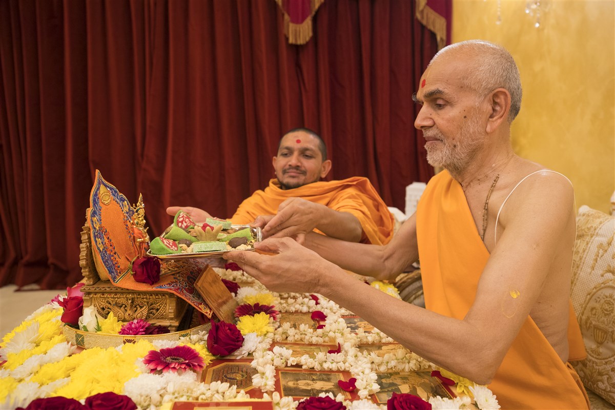 Swamishri offers thal to Shri Harikrishna Maharaj...
