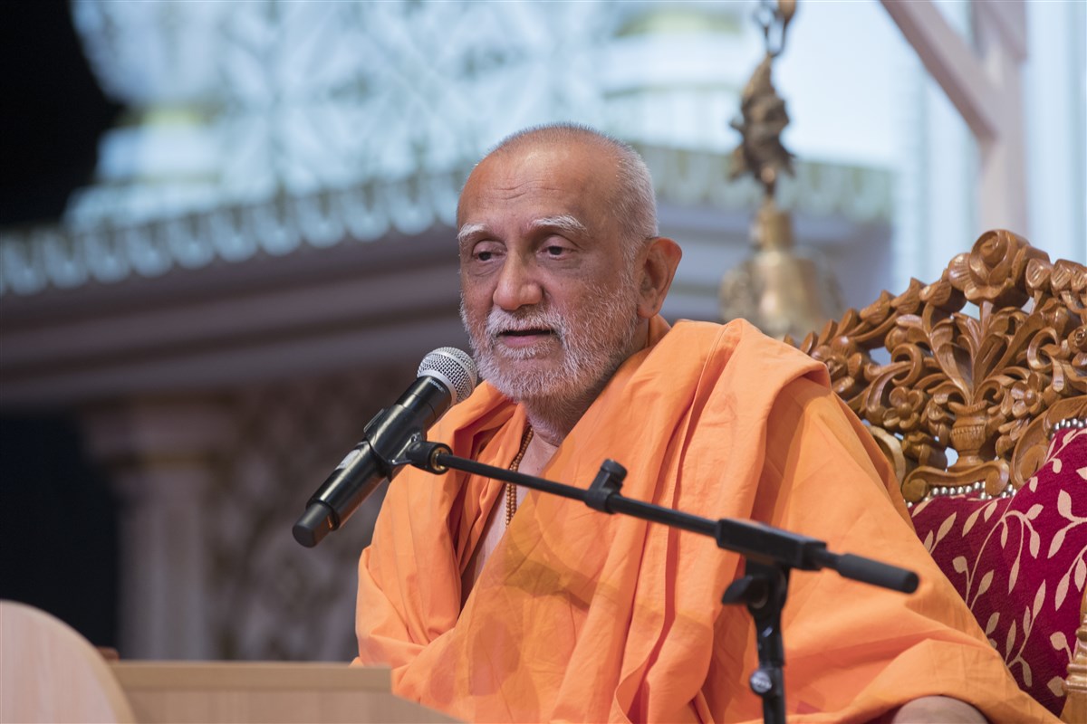 Atmaswarupdas Swami shared inspiring eye-witness accounts of Mahant Swami Maharaj's own revelations of Akshar-Purushottam Darshan