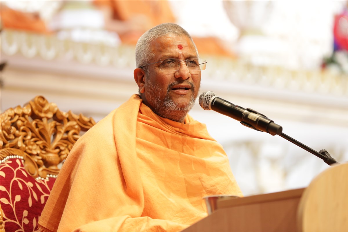 Aksharvatsaldas Swami spoke of Shastriji Maharaj's meticulous research in corroborating Gunatitanand Swami as the personification of Aksharbrahma