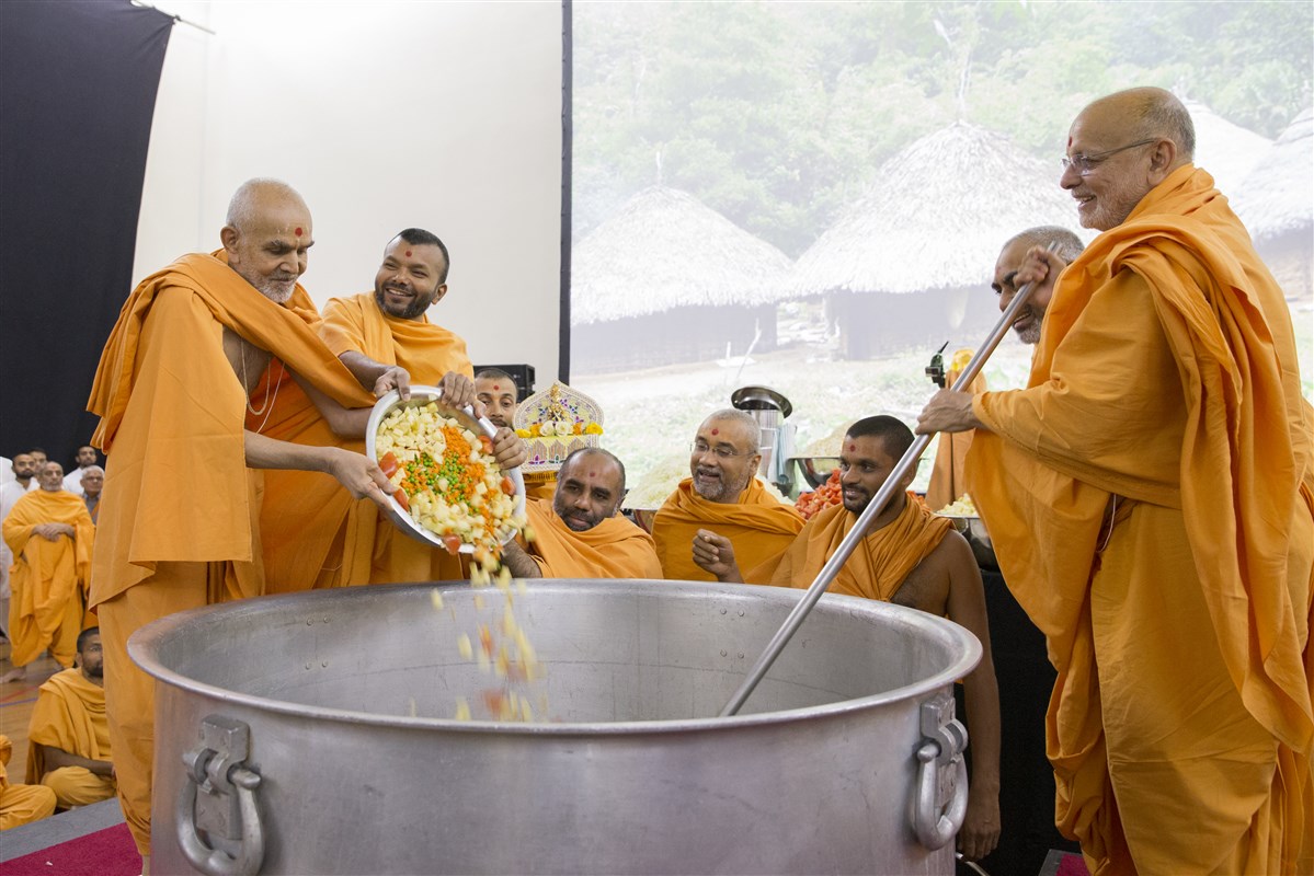 In honour of a traditional chhavani, haribhaktas were to enjoy 'Swaminarayan khichdi' for lunch