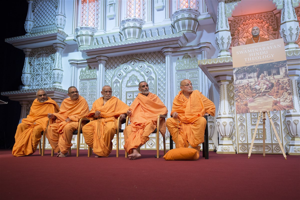 Senior swamis preside over the assembly