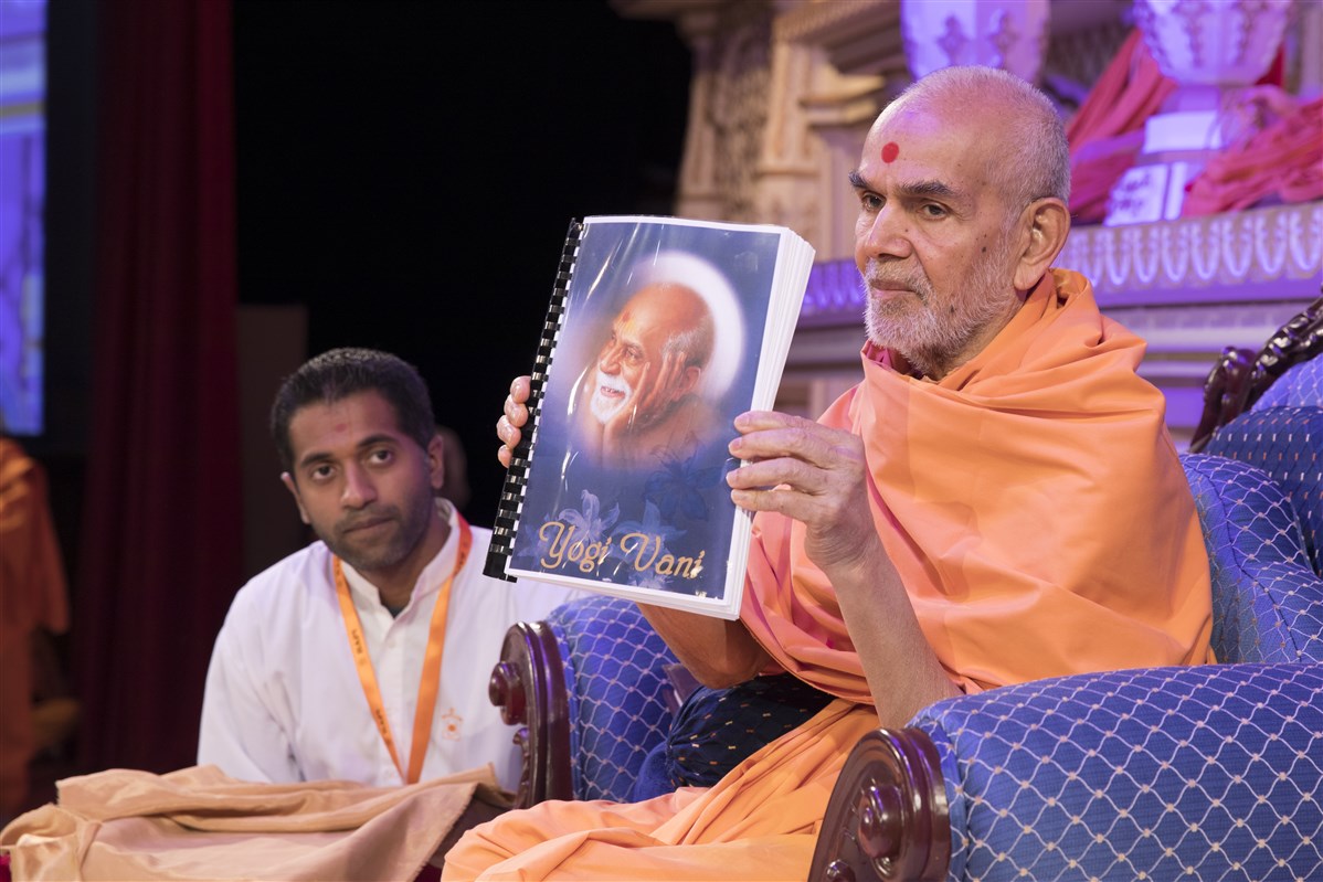 Swamishri blesses a forthcoming English publication, <i>Yogi Vani</i>, encapsulating the teachings of Yogiji Maharaj