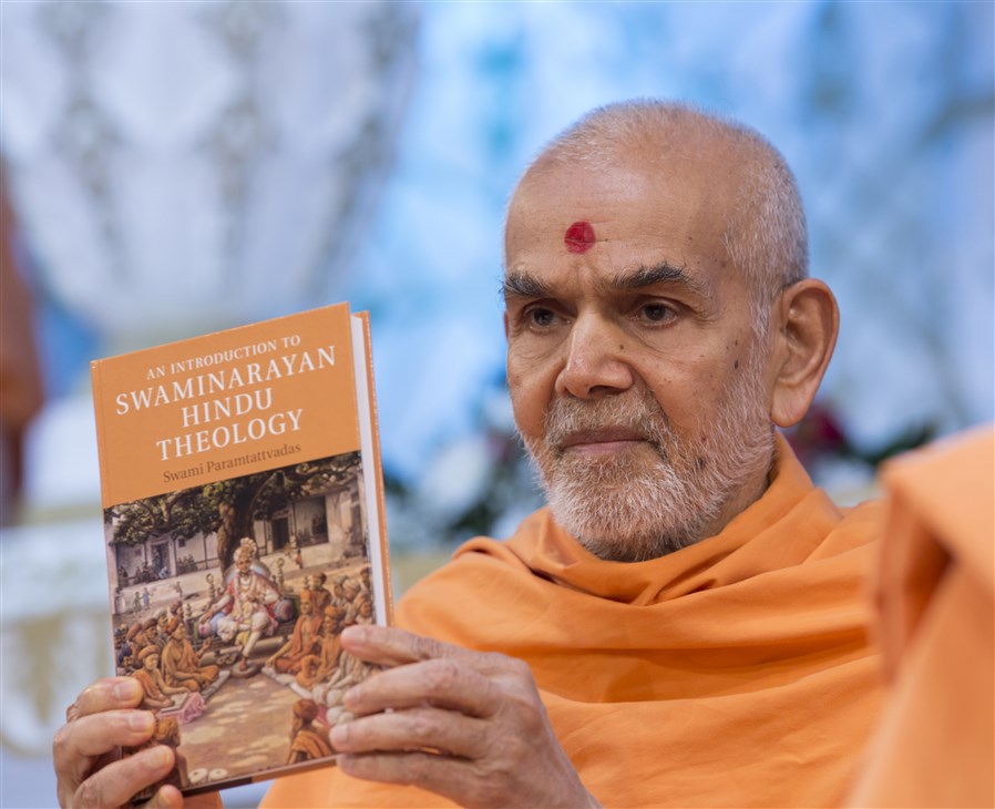 His Holiness Mahant Swami Maharaj inaugurates <i>An Introduction to Swaminarayan Hindu Theology</i> in the UK