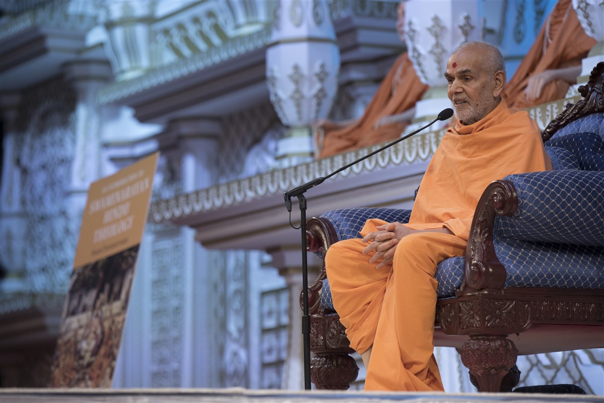 Mahant Swami Maharaj welcomed and acclaimed the new publication in English by Cambridge University Press