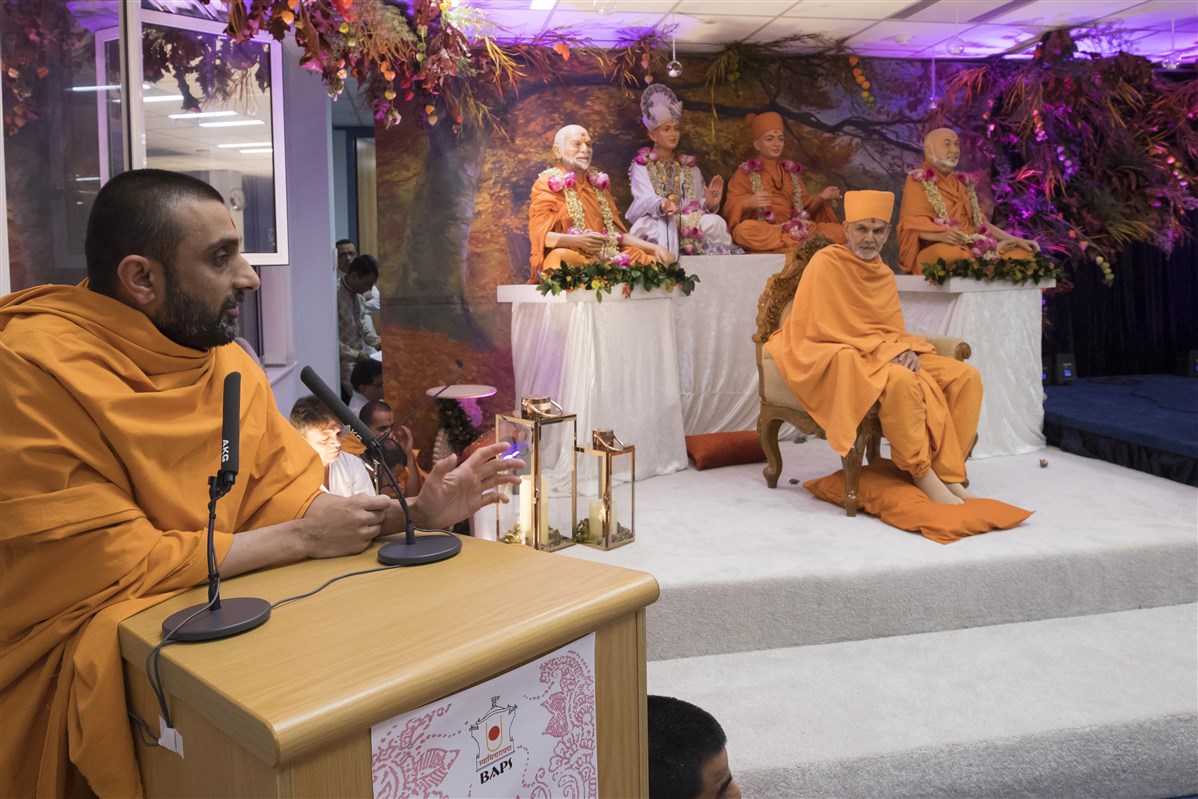 Tyagratnadas Swami praised the devotion and dedication of the local satsang mandal