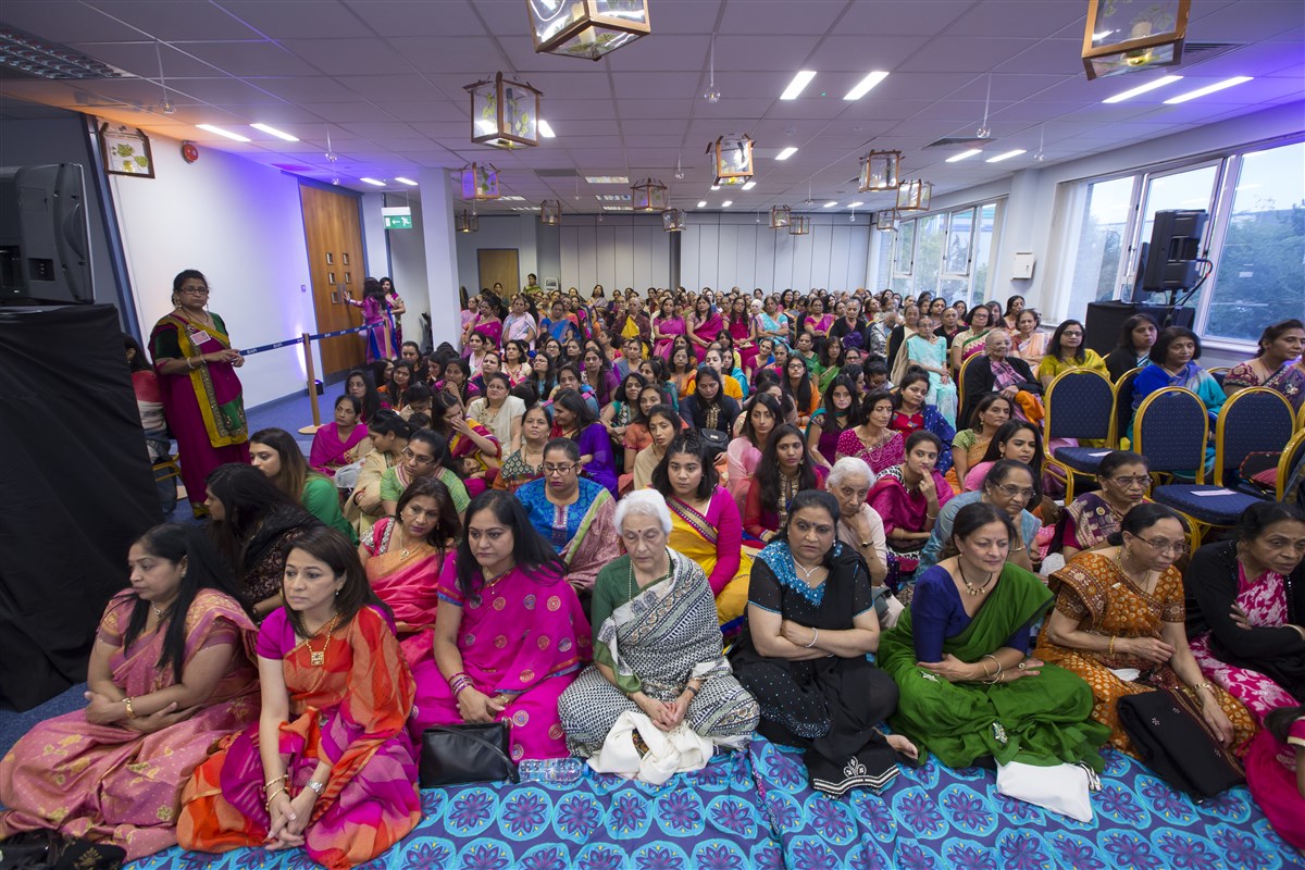 Devotees had been eagerly awaiting Swamishri's arrival in South London