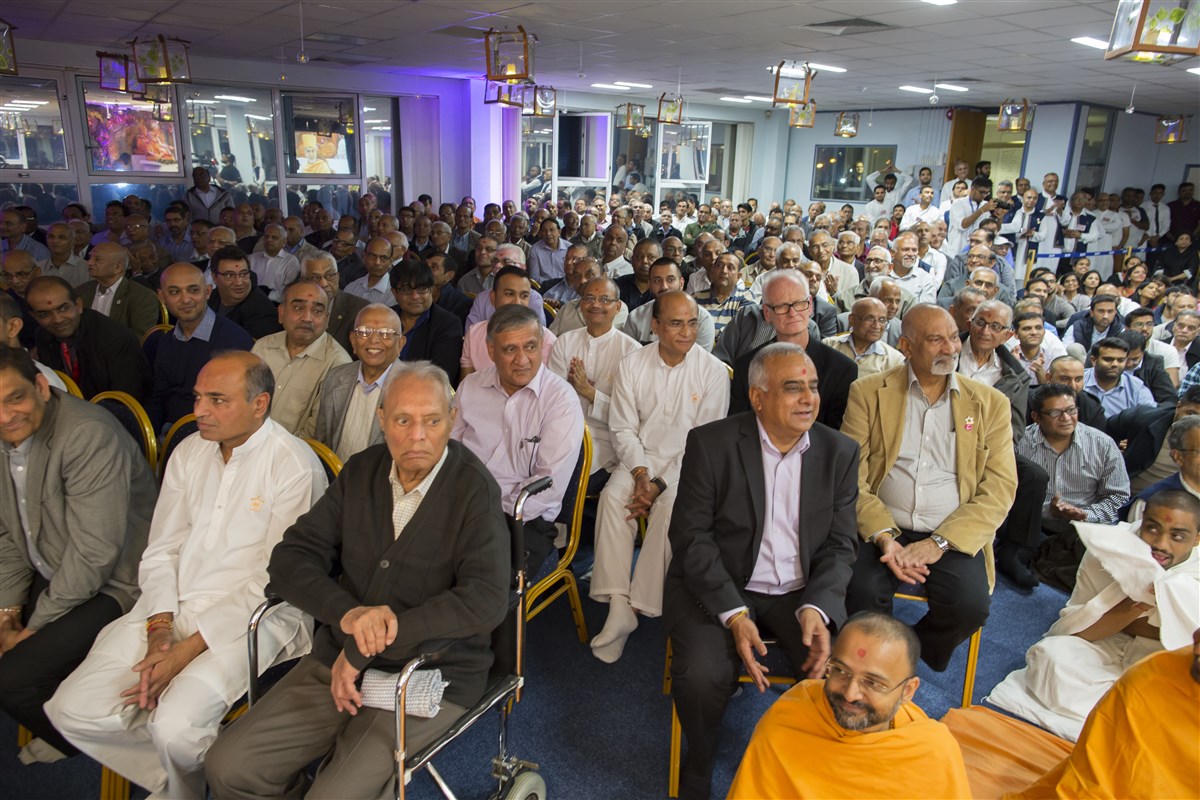 Devotees had been eagerly awaiting Swamishri's arrival in South London