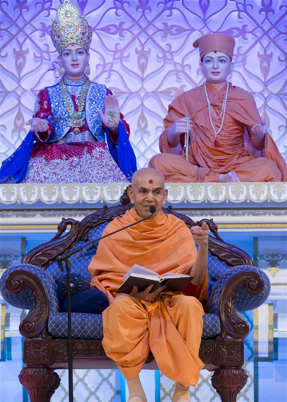Swamishri elaborates upon the teachings of Bhagwan Swaminarayan from <i>Purushottam Bolya Prite</i>