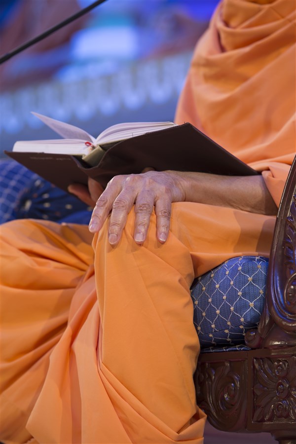 <i>Purushottam Bolya Prite</i> is a compilation of Bhagwan Swaminarayan's teachings from <i>Shriharicharitramrutsagar</i>