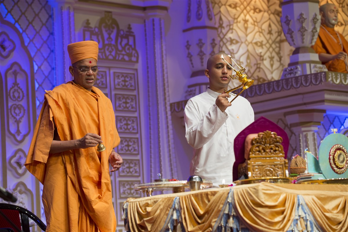 The mahapuja commences early in preparation for today's diksha mahotsav in the presence of Mahant Swami Maharaj