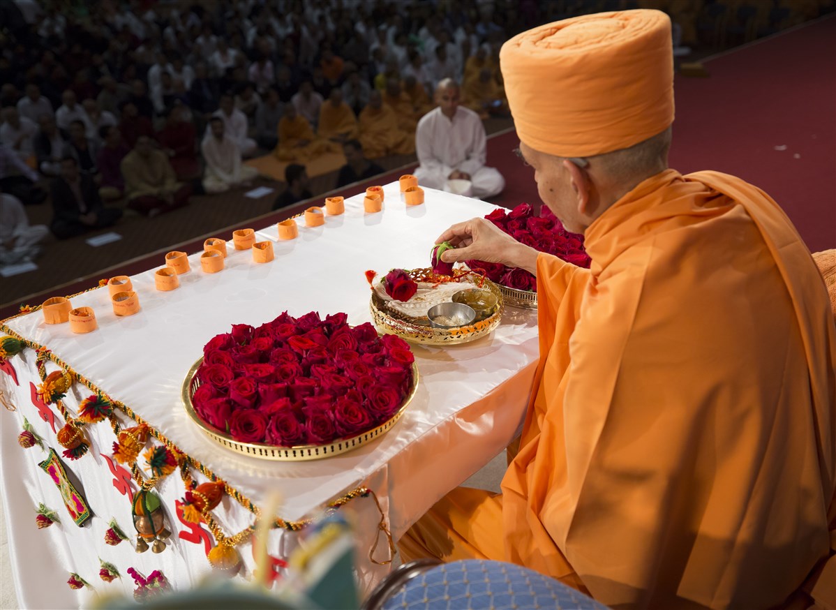 Swamishri engages in the diksha ceremony of Diveshbhai Sadhak of Wellingborough, UK