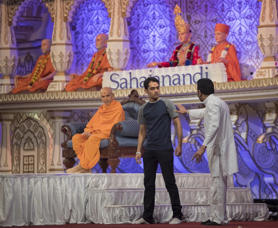 Yuvaks present a skit before Swamishri