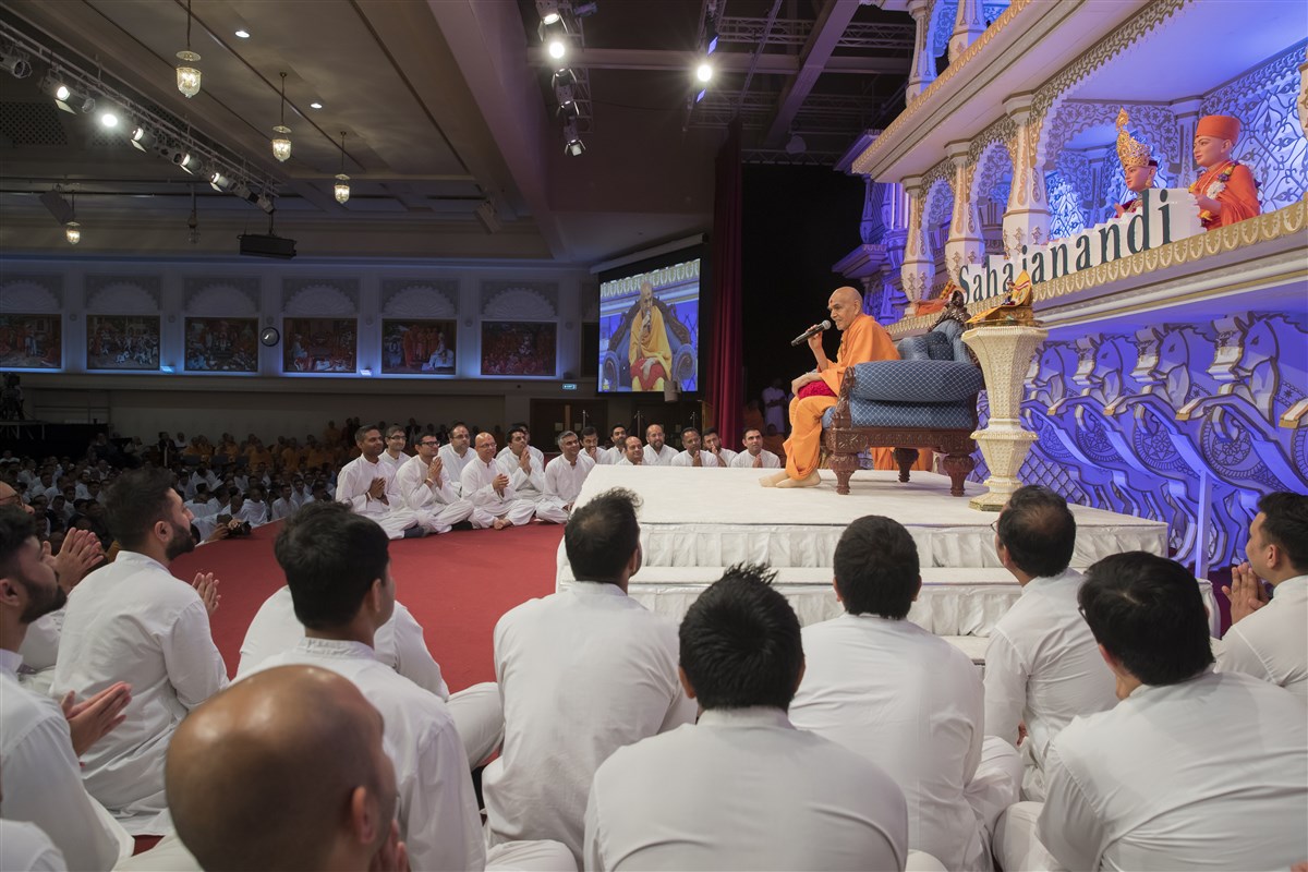 Swamishri blesses the assembly several times during the evening
