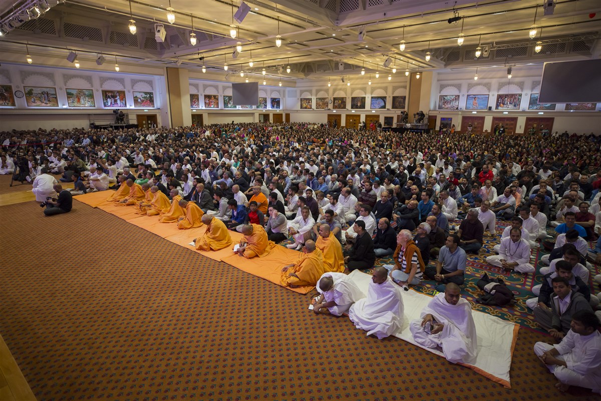 Devotees observe and participate in the guru pujan