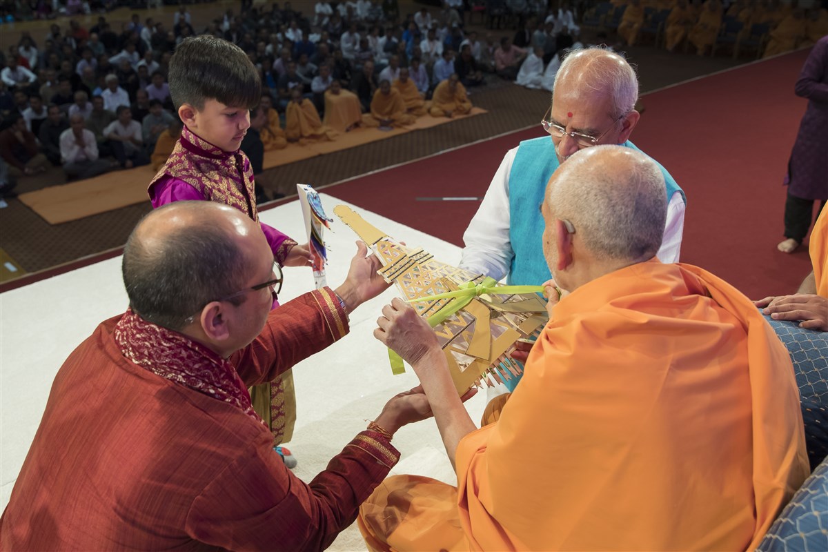 Swamishri will be in Paris from 15 to 18 October