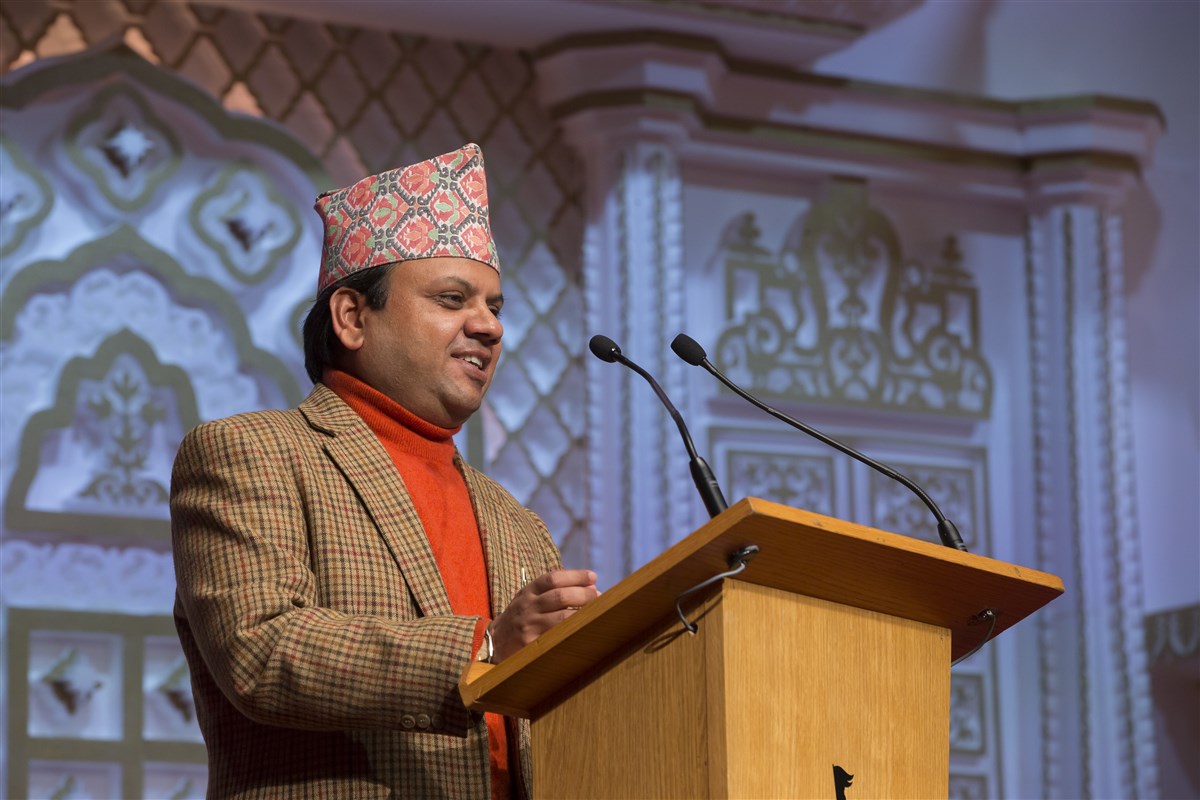 Professor Diwakar Acharya, Spalding Professor of Eastern Religion and Ethics at Oxford University, addresses the assembly