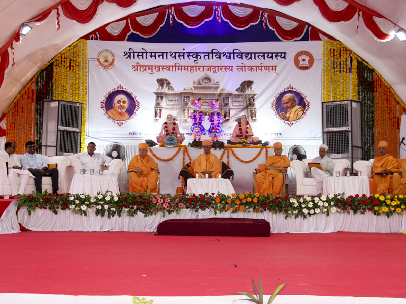 Senior sadhus and dignitaries on the stage