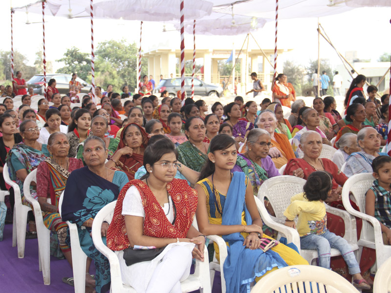 Devotees and well-wishers during the assembly