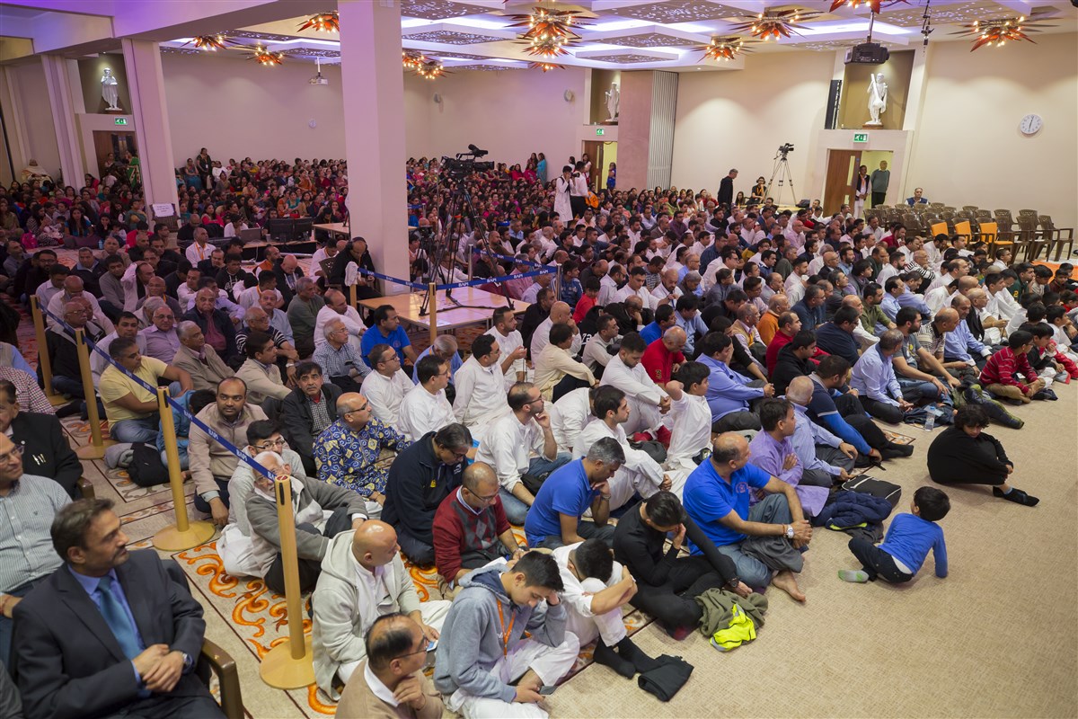 Devotees gather in the evening assembly