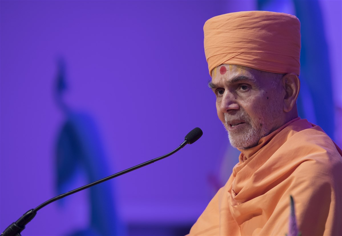 Swamishri imparts profoundly insightful spiritual guidance