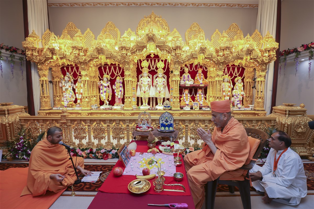 Swamis engage in the patotsav mahapuja