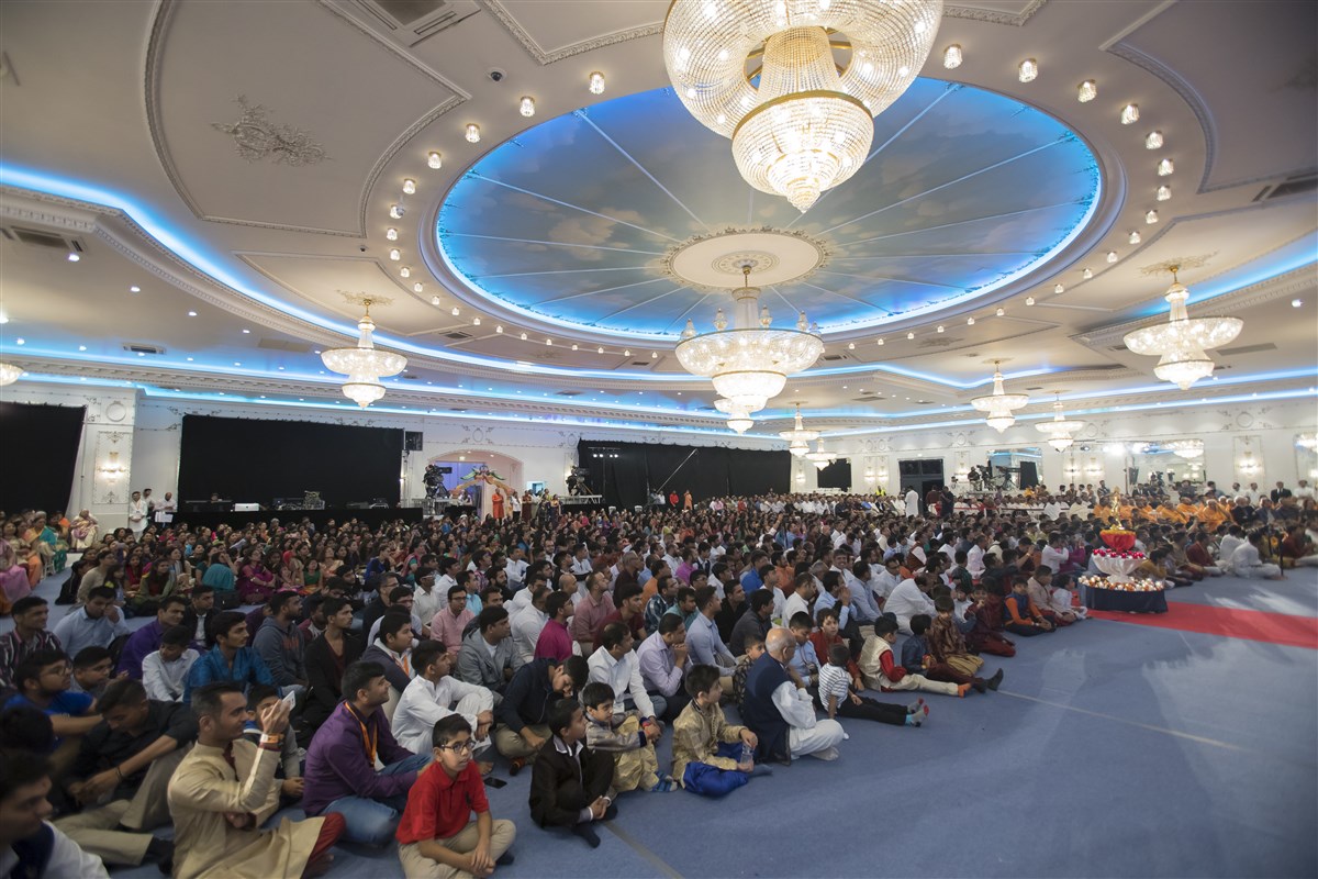 Devotees enjoy the evening assembly