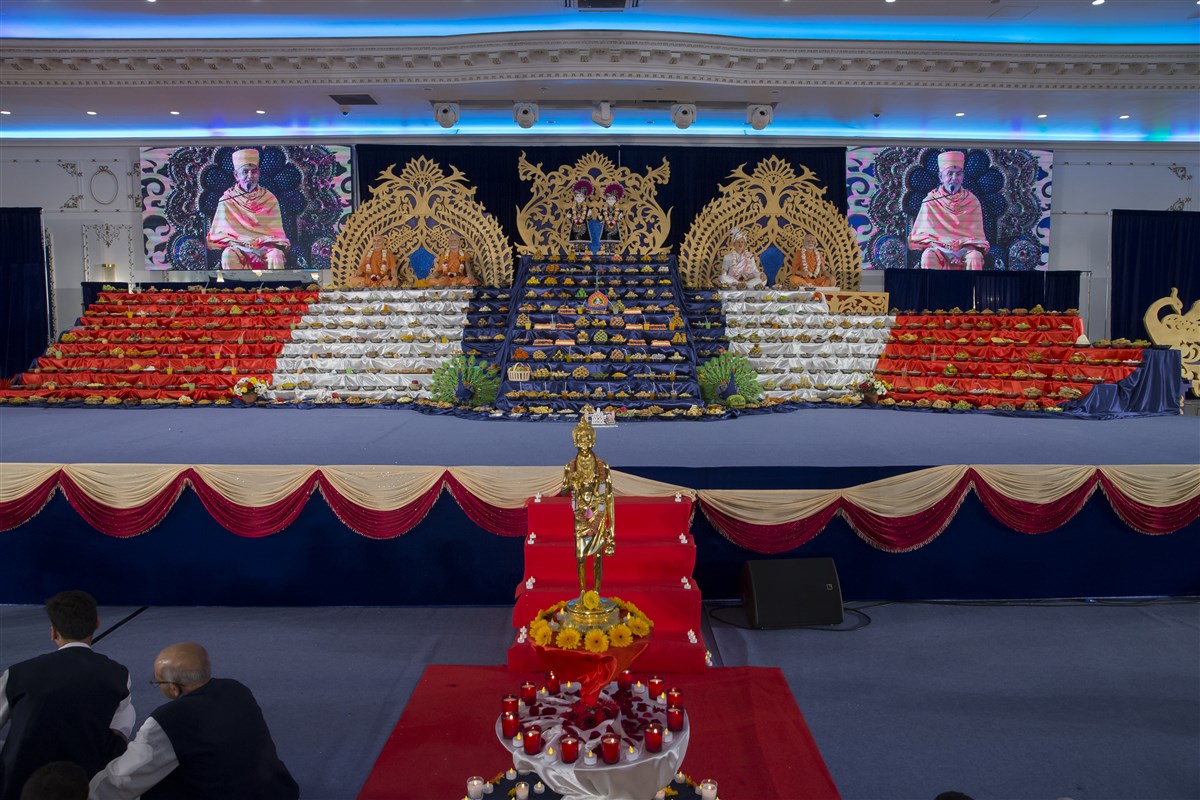 The evening assembly is celebrated with the annakut offering, bringing in the Hindu New Year