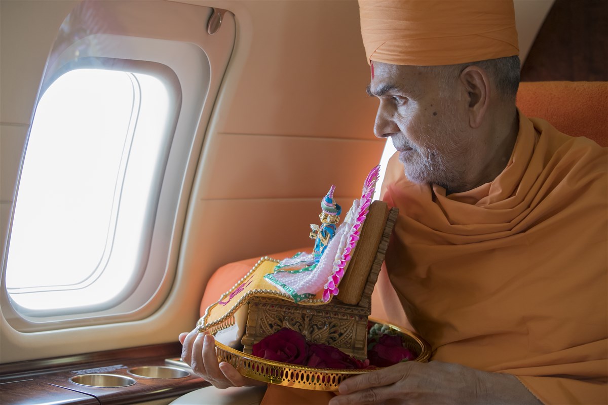 Param Pujya Mahant Swami Maharaj with Shri Harikrishna Maharaj on their way from Paris, France, to England