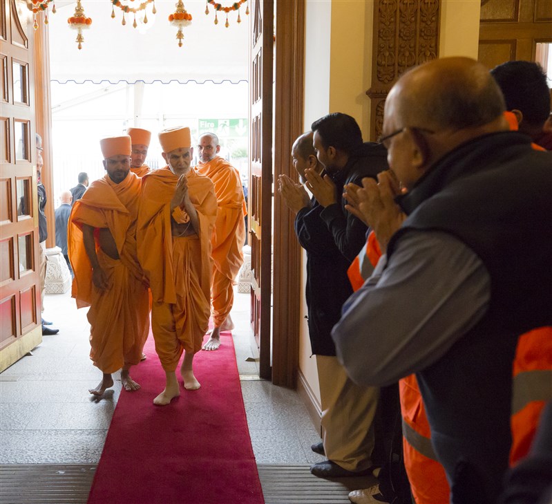 Swamishri arrives at BAPS Shri Swaminarayan Mandir, London